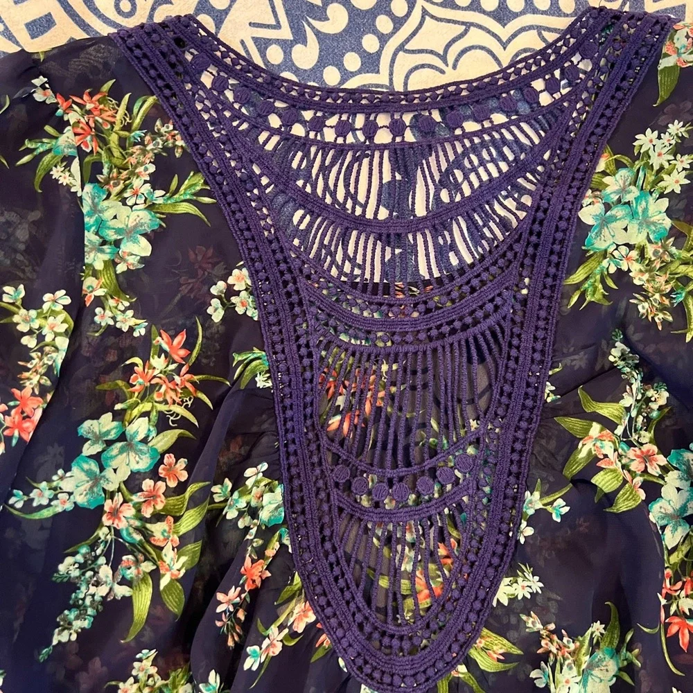 CHARMING CHARLIE SIZE L LARGE NAVY FLORAL SHEER CROCHET ADORABLE SHIRT TOP 203 - Picture 6 of 12